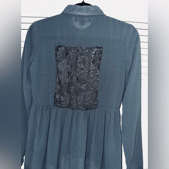 Paper Tee Women's Sheer Embroidered Back Peplum Style Button‎ Up Top Size S - Picture 5 of 9